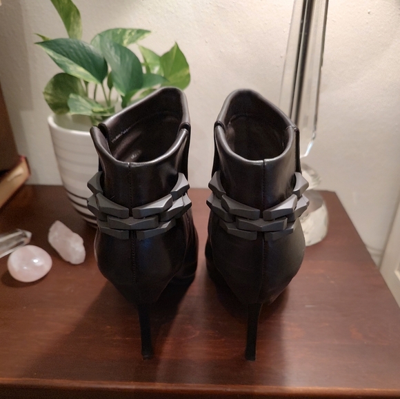 Sexy Black Ankle Boot by Lisa for Donald J. Pliner - Picture 2 of 12